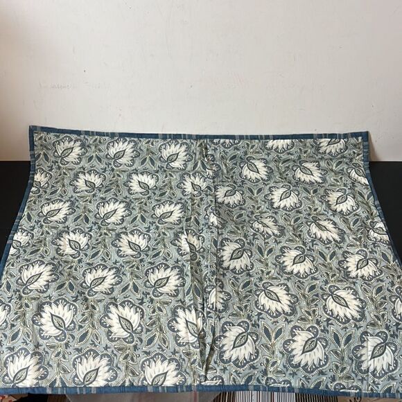 Pottery Barn Florrella Patchwork Quilted sham - Picture 2 of 8